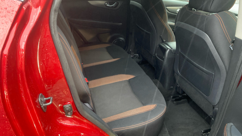 Nissan Qashqai 1.3 DiG-T N-Motion 5dr Petrol Hatchback